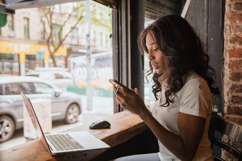 Blog 2 - In Content 1 Should Employees Use Personal Devices for Work?